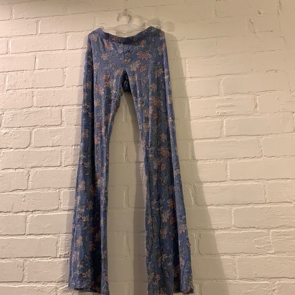 we are selling kids bellbottom floral pants from billabong